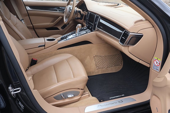 Porsche Panamera 4S 12 of 22