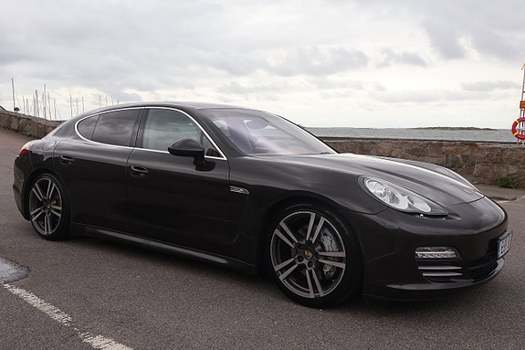 Porsche Panamera 4S 18 of 22