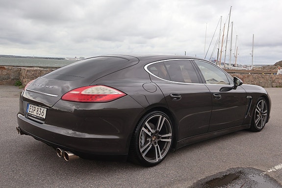 Porsche Panamera 4S 21 of 22