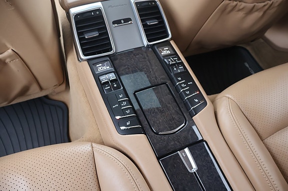 Porsche Panamera 4S 15 of 22