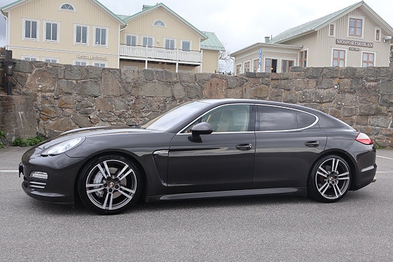 Porsche Panamera 4S 3 of 22