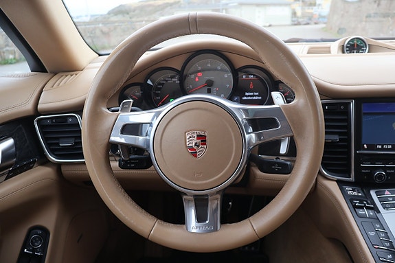 Porsche Panamera 4S 10 of 22