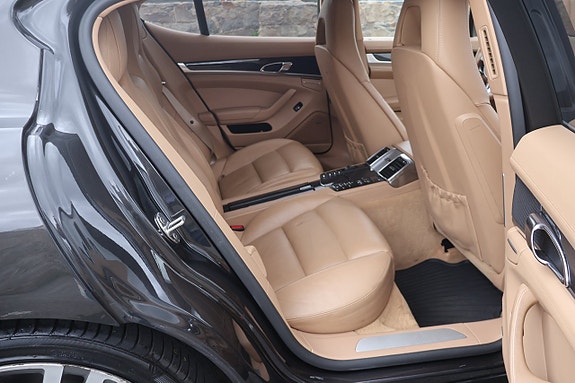 Porsche Panamera 4S 13 of 22