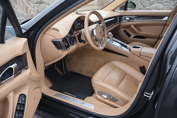 Porsche Panamera 4S 7 of 22