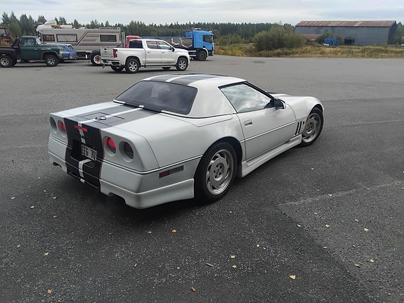 Chevrolet Corvette 6 of 7