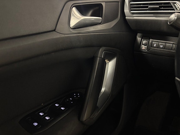 Peugeot 308 SW 19 of 26