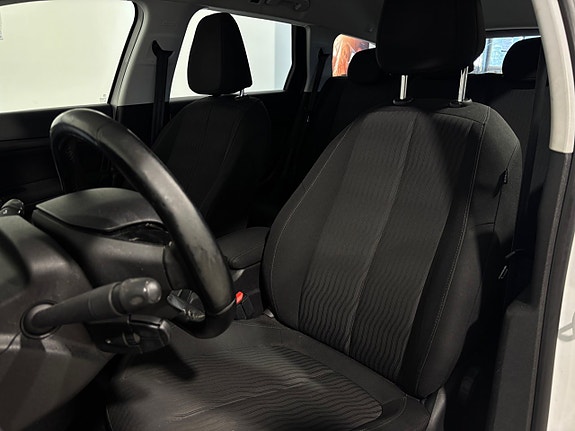 Peugeot 308 SW 18 of 26