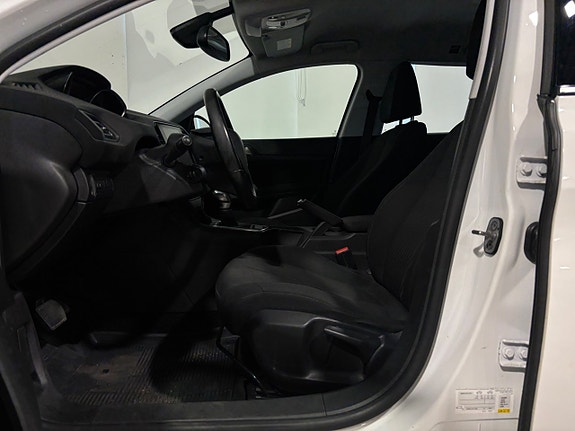 Peugeot 308 SW 17 of 26