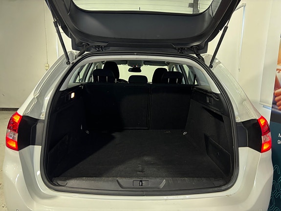 Peugeot 308 SW 11 of 26