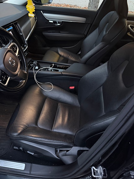 Volvo V90 2 of 6