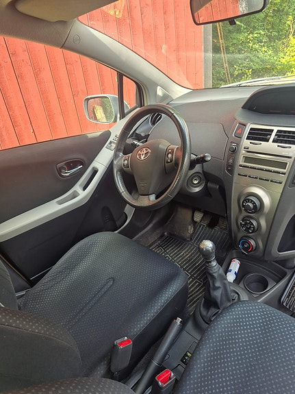 Toyota Yaris 6 of 6