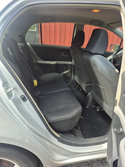 Toyota Yaris 5 of 6