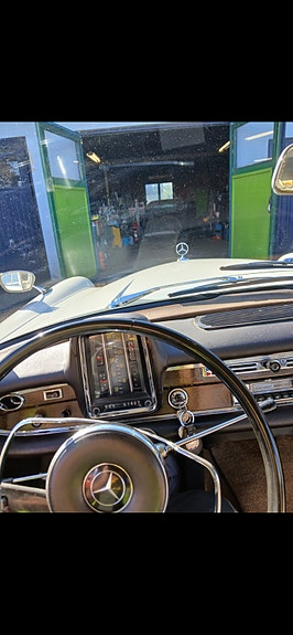 Mercedes-Benz 220 SB 2 of 3