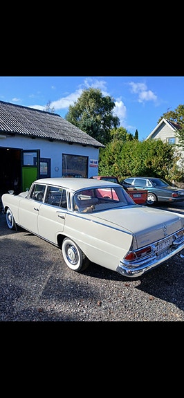 Mercedes-Benz 220 SB 3 of 3