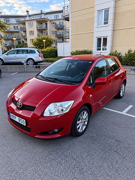 Toyota Auris 2 of 12