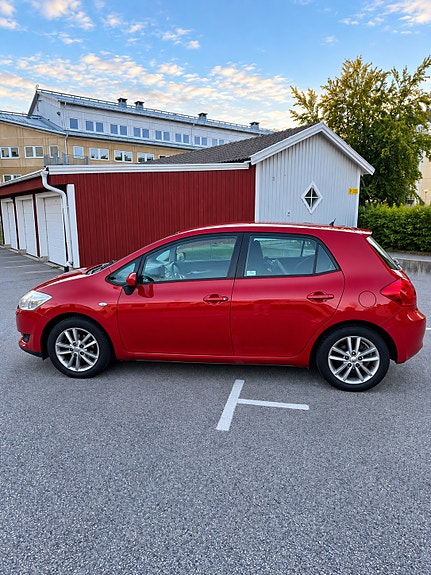 Toyota Auris 7 of 12