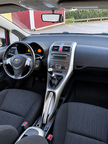 Toyota Auris 10 of 12