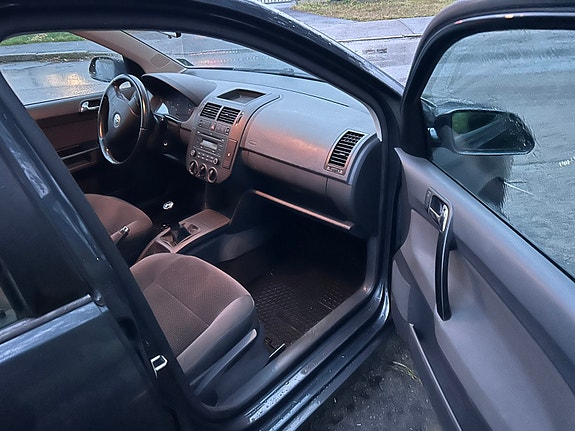Volkswagen Polo 8 of 12