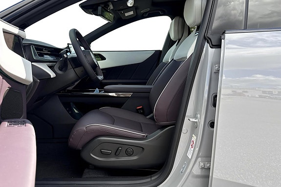 Mazda CX-6e 13 of 30