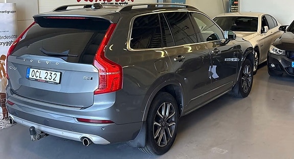 Volvo XC90 2 of 7