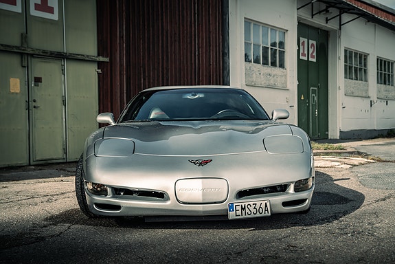Chevrolet Corvette 3 of 13