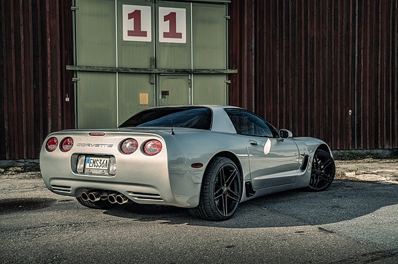 Chevrolet Corvette 4 of 13
