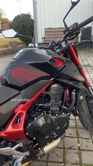 Honda CB750 Hornet 4 of 6