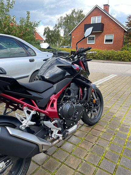 Honda CB750 Hornet 2 of 6