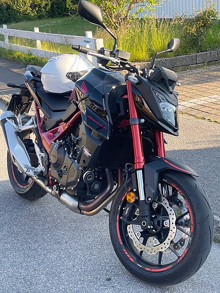 Honda CB750 Hornet 5 of 6