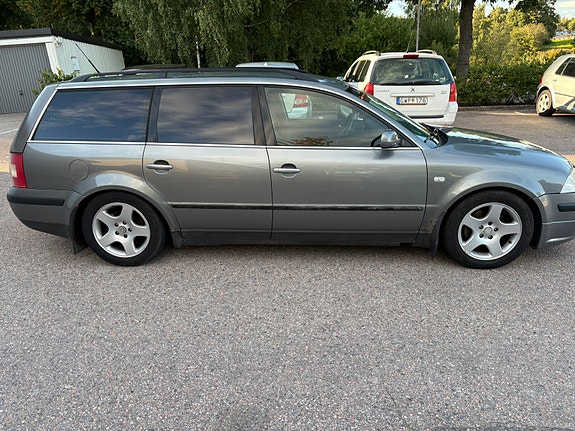 Volkswagen Passat 3 of 7