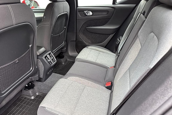 Volvo XC40 13 of 22