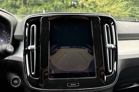 Volvo XC40 15 of 22