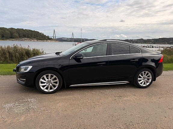 Volvo S60 2 of 7