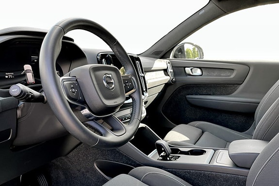Volvo EX40 8 of 12