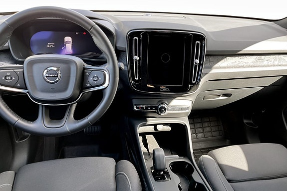 Volvo EX40 7 of 12