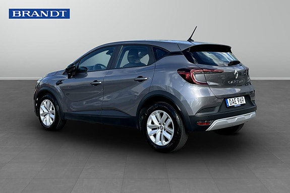 Renault Captur 2 of 9