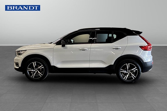Volvo XC40 3 of 9