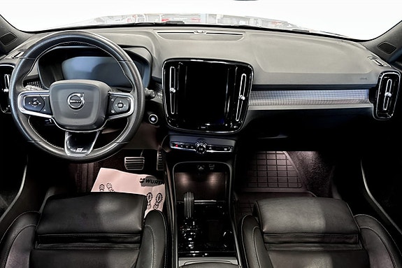 Volvo XC40 4 of 9