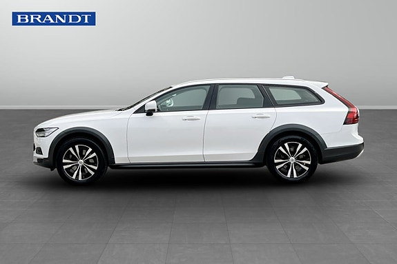 Volvo V90 Cross Country 3 of 9