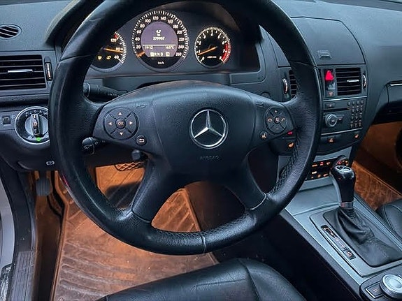 Mercedes-Benz C180 13 of 20