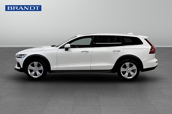 Volvo V60 Cross Country 3 of 9