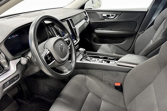 Volvo V60 Cross Country 5 of 9