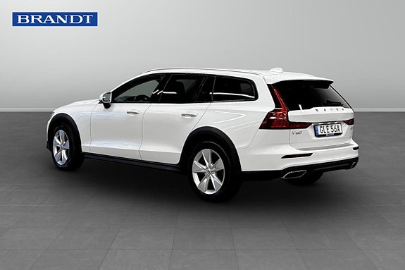 Volvo V60 Cross Country 2 of 9