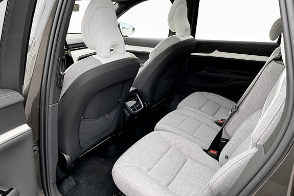 Volvo EX90 8 of 9