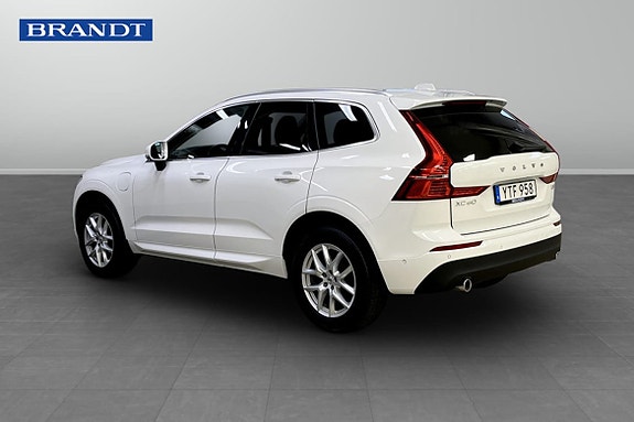 Volvo XC60 2 of 9