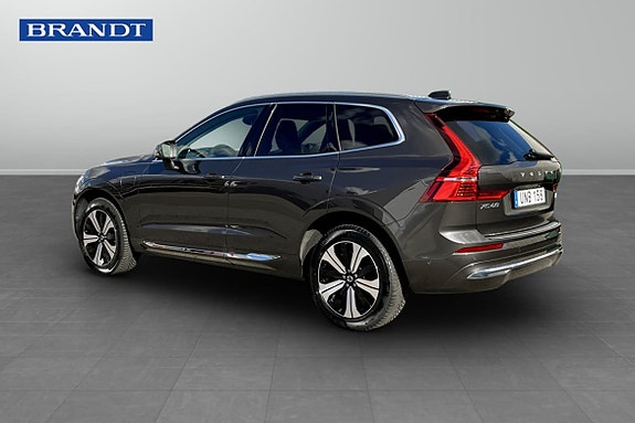 Volvo XC60 2 of 9