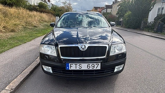 Skoda Octavia 2 of 10