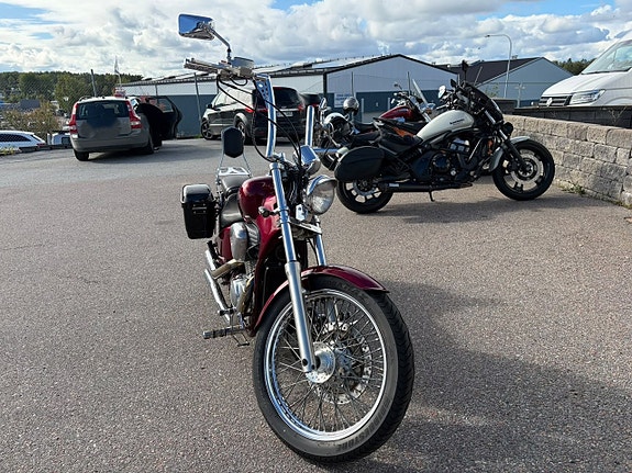 Honda VT 600c Shadow 2 of 4