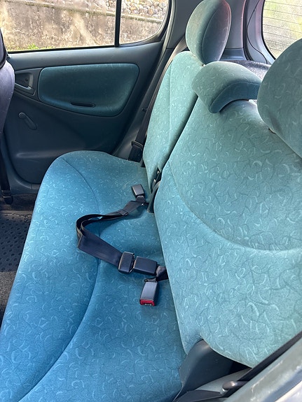 Toyota Yaris 8 of 13