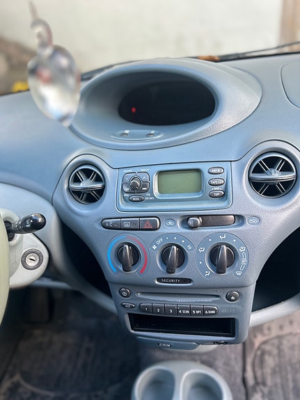 Toyota Yaris 9 of 13